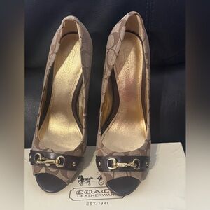 Coach Tan & Brown Signature Canvas Peep-Toe Heels with Gold Accents size 10 NWT
